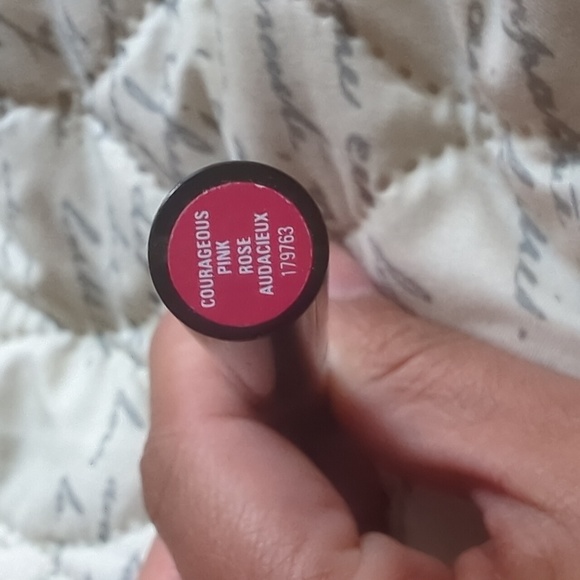 MARY Kay Limited Edition Heart Shaped Lipstick - Picture 3 of 4